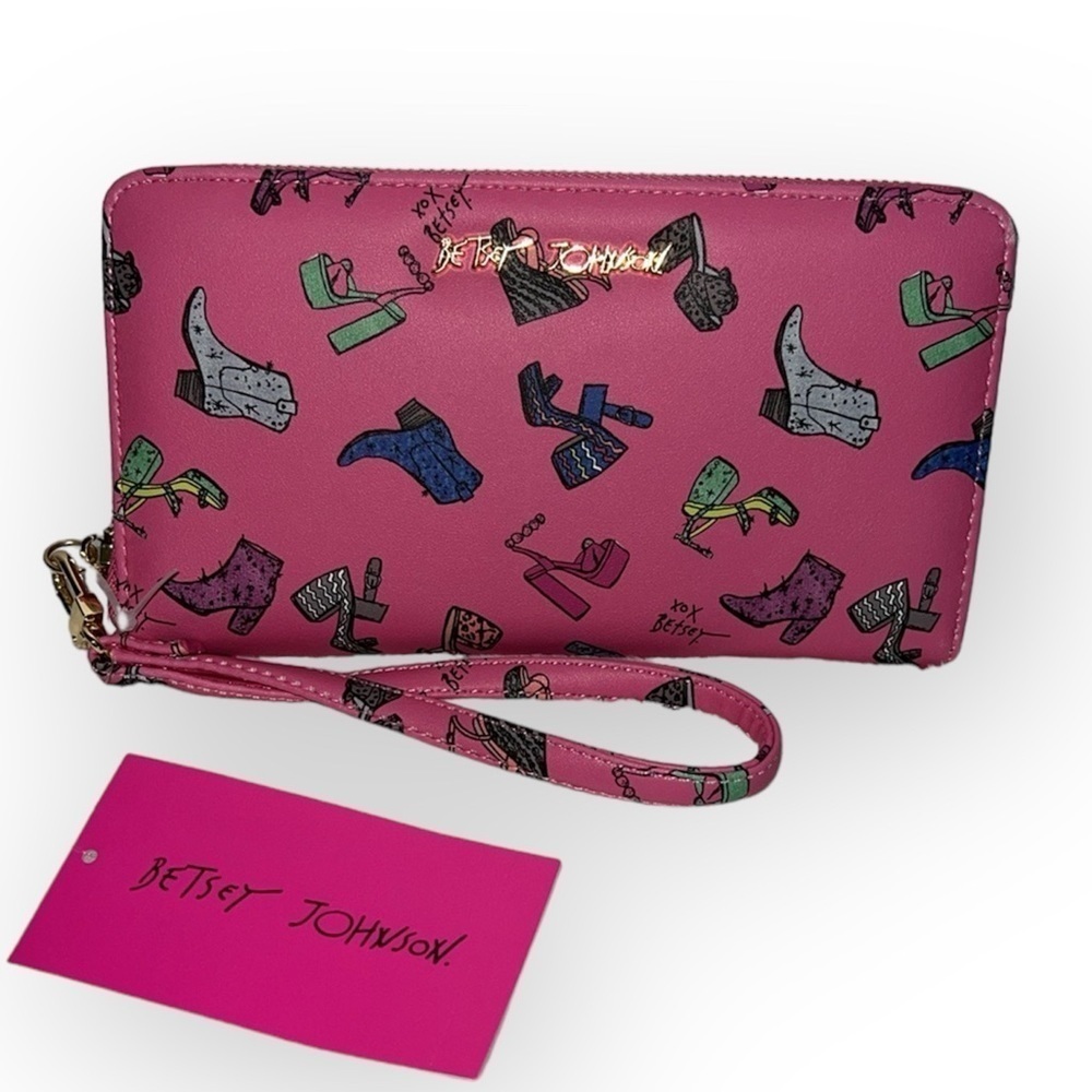 BETSEY JOHNSON Pink Wristlet Zippy Wallet Shoe Print